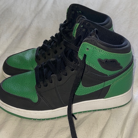 Air Jordan 1 Retro High OG 'Pine Green 2.0 - Picture 2 of 6
